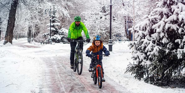 Rouler à vélo en hiver: Défis et conseils
